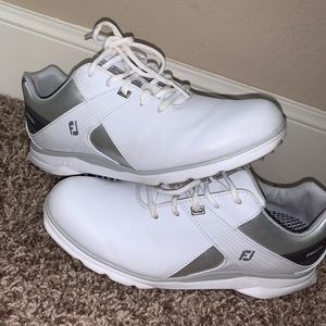 Golf shoes